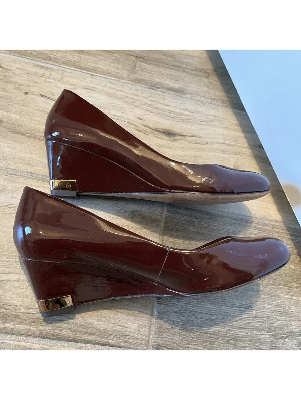 TORY BURCH ASTORIA MAROON RED WEDGE PUMP HEELS SIZE 6.5M
